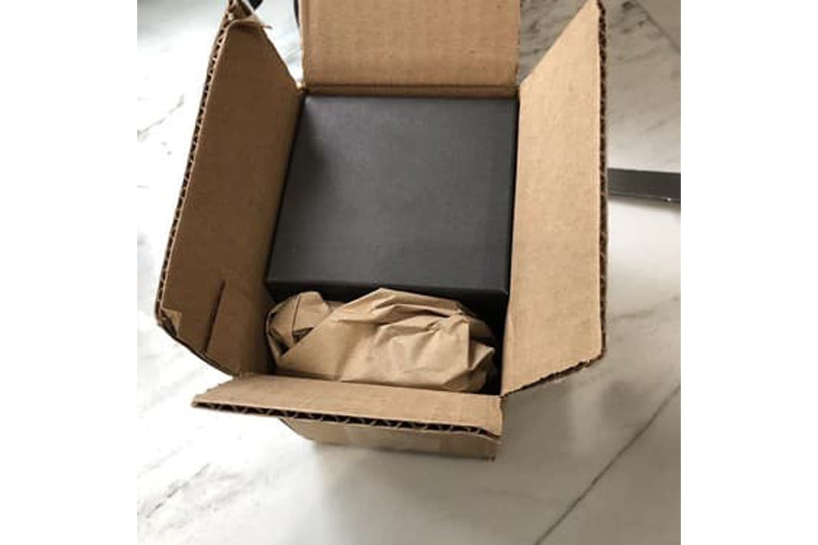 Ảnh: kích thước hộp carton quá khổ gây lãng phí